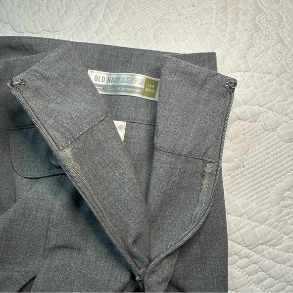 Vintage Y2K Old Navy Low Rise Mini Skirt. Fall 2004 Collection. Size 8. Gray. - Picture 6 of 7